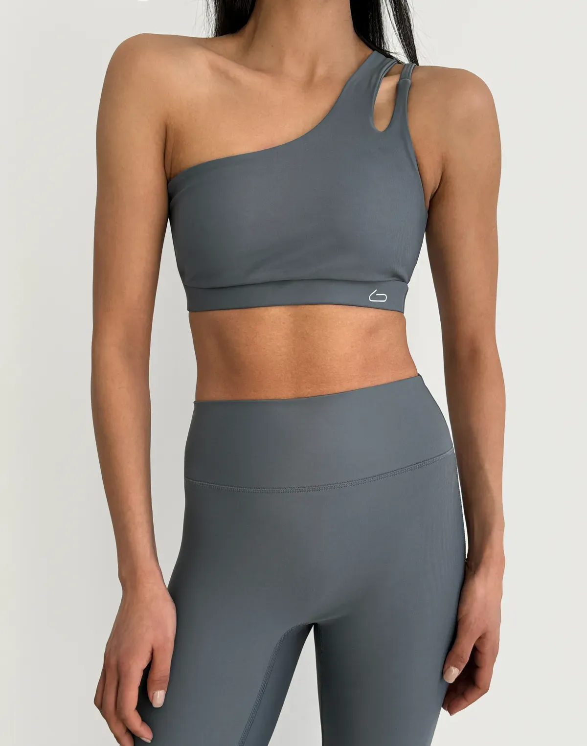 Топ спортивний з асиметричними бретелями, темно-сірий - Фото 1